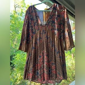 Free People mini dress with deep V neck & keyhole back. Perfect for all seasons